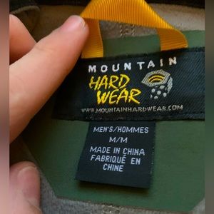 Men’s mountain hardwear waterproof jacket.